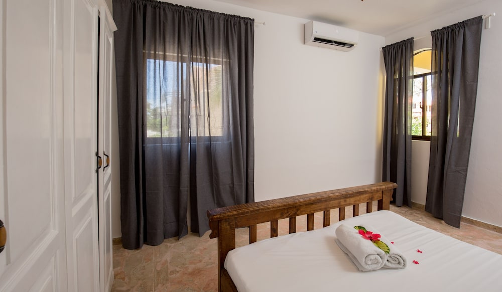 Los Corales Beach Village 35/73