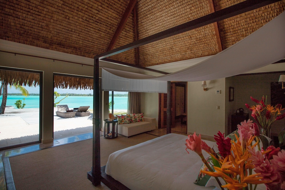 The St Regis Bora Bora Resort 24/84