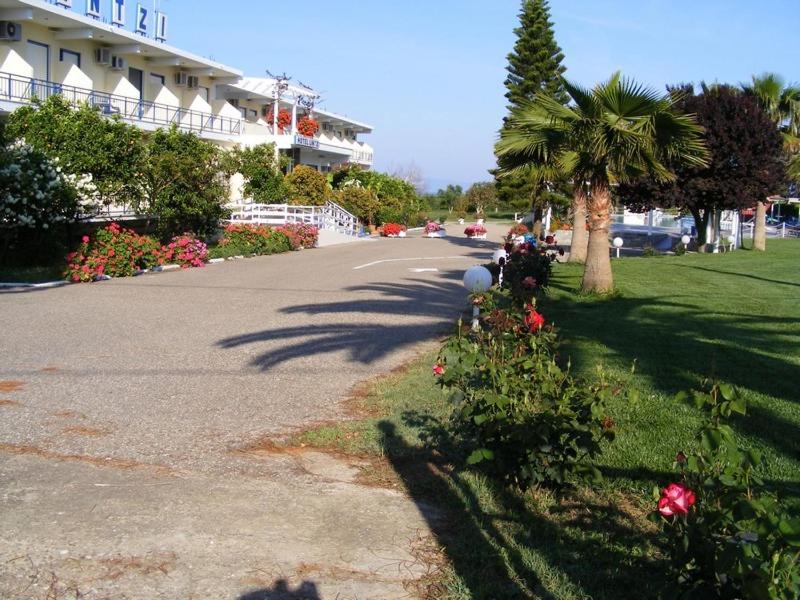Lintzi Hotel 34/55