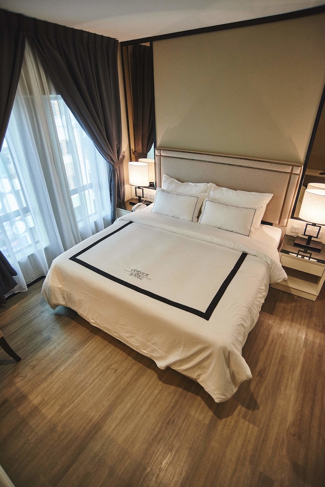 Corsica Hotel 11/35