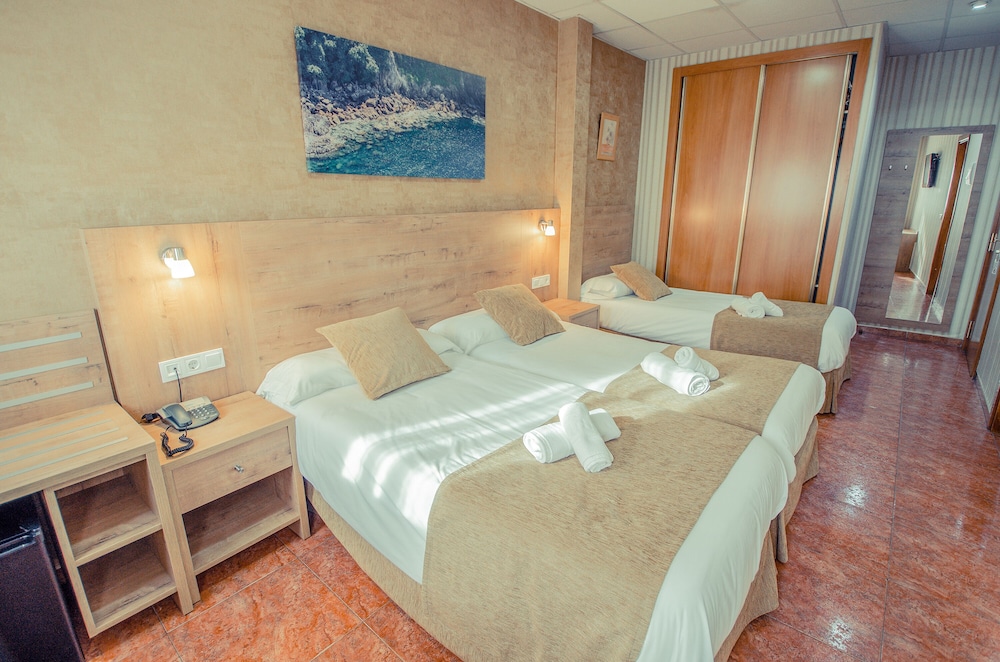 ROOM, TRIPLE