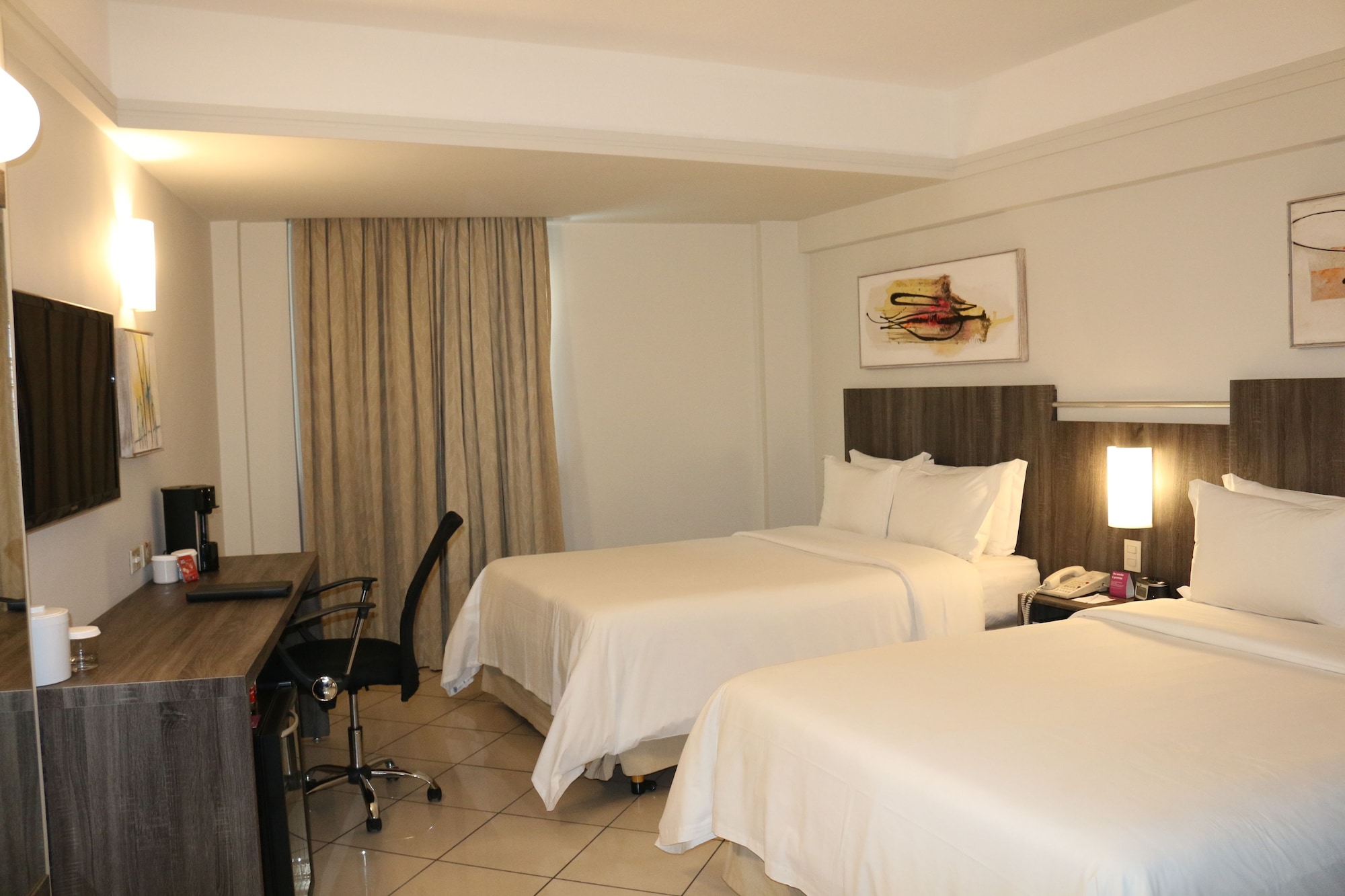 STANDARD, 2 DOUBLE BEDS