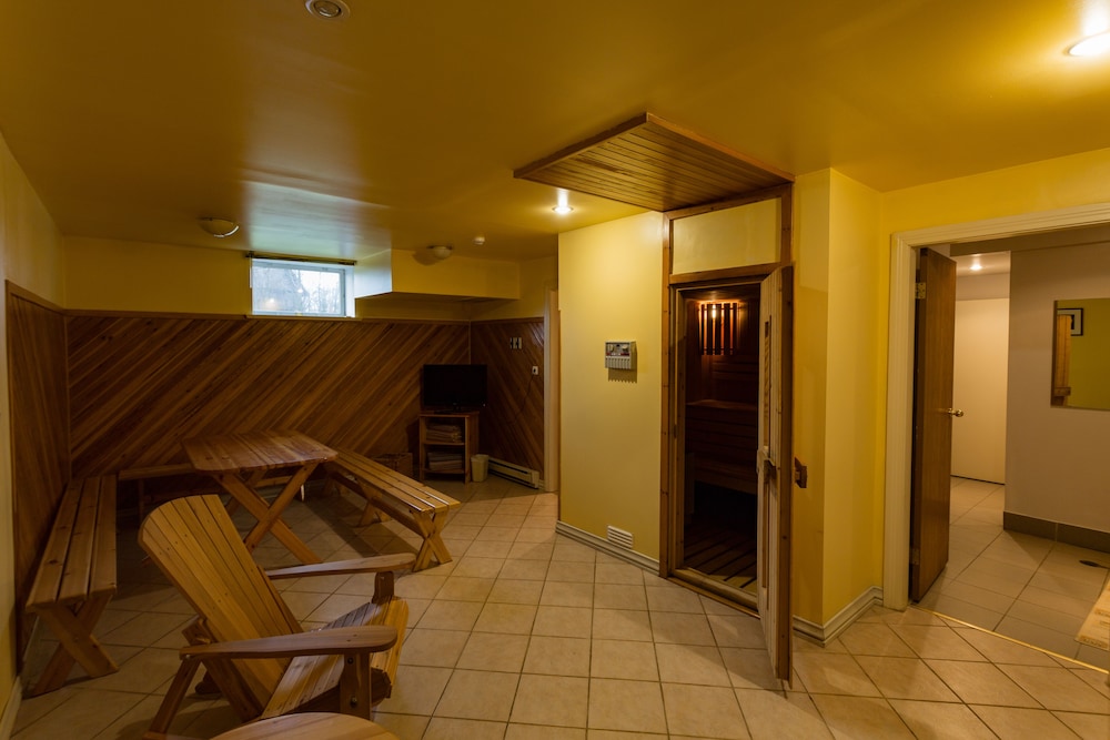 Airport Hotel Mara 32/54