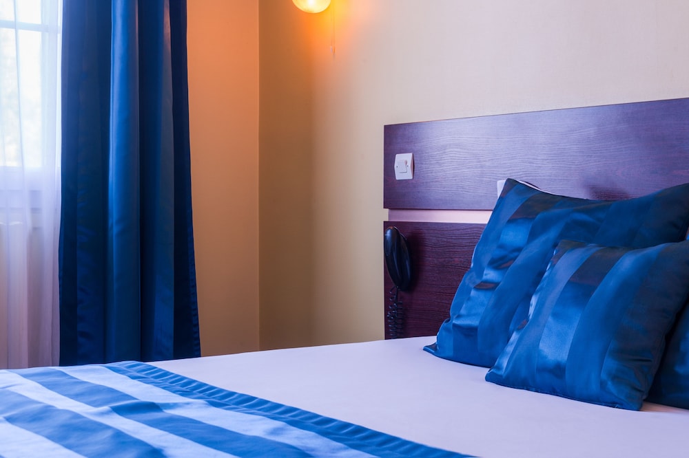 Hotel the Originals Lisieux Cathedrale 18/33