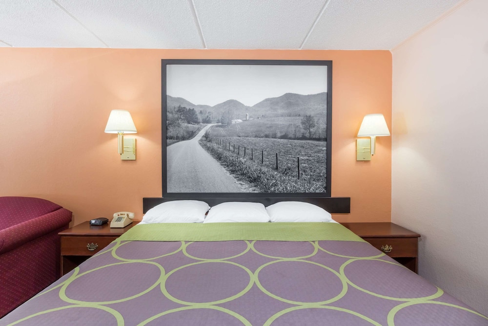 Super 8 By Wyndham Black Mountain 9/50