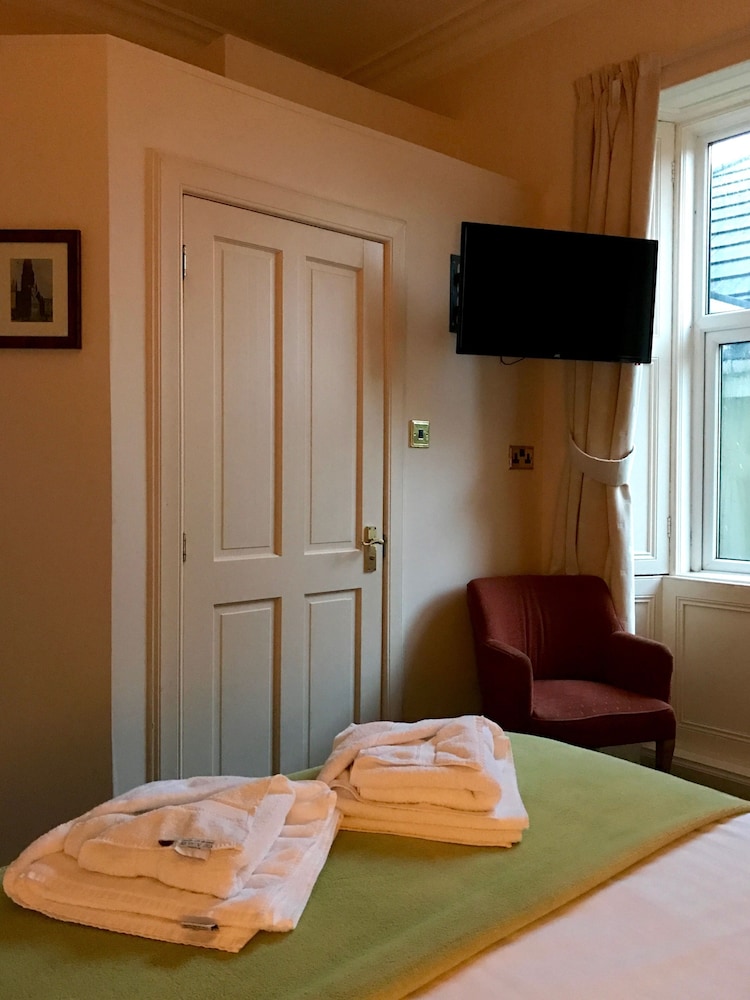 Glenlossie Guest House 12/35