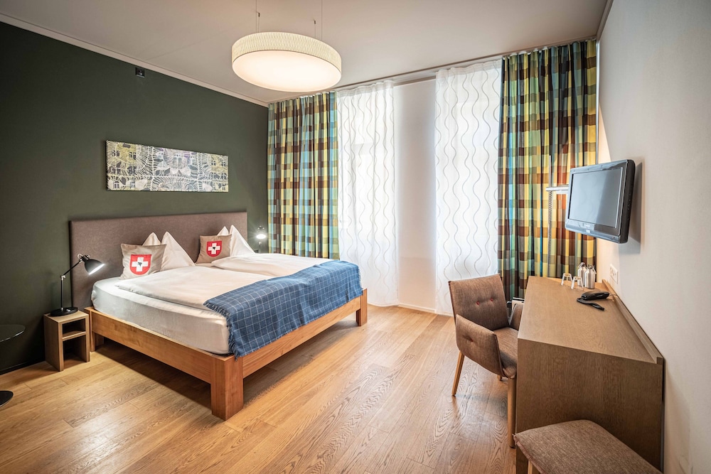 COMFORT, QUEEN BED