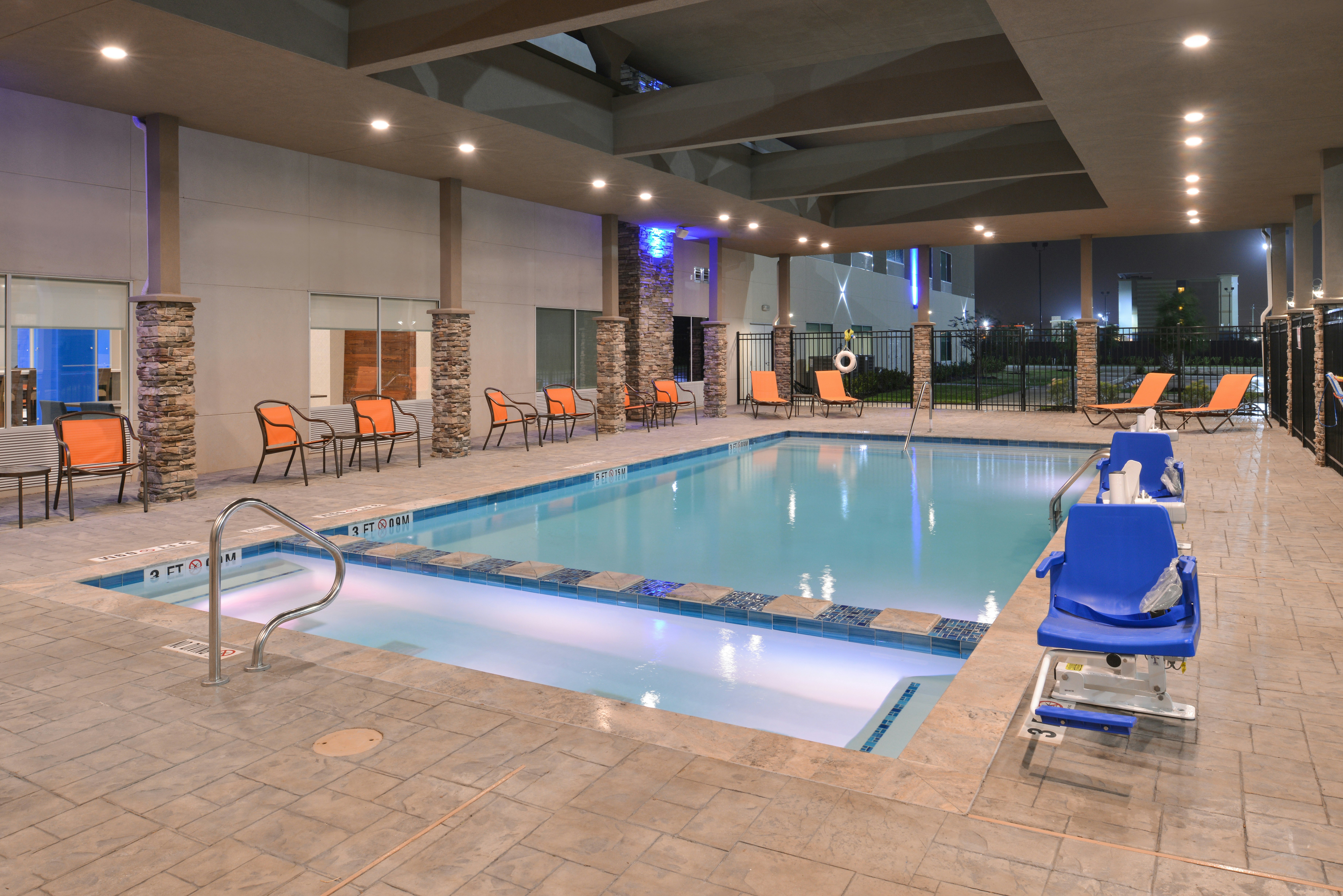 Holiday Inn Express Suites Houston E Pasadena 32/62