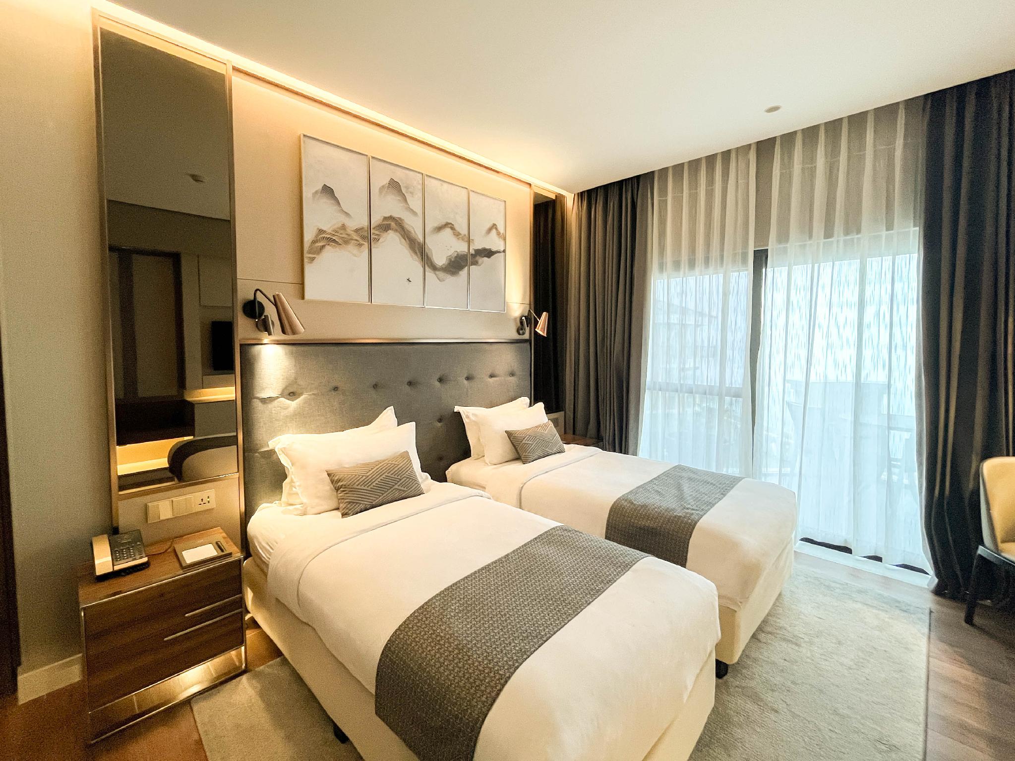 Lake, Premier, Suite