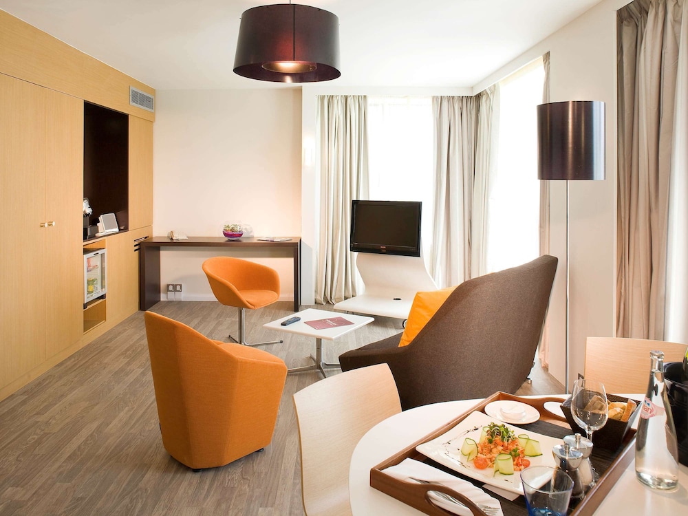 NOVOTEL EDINBURGH PARK 51/71