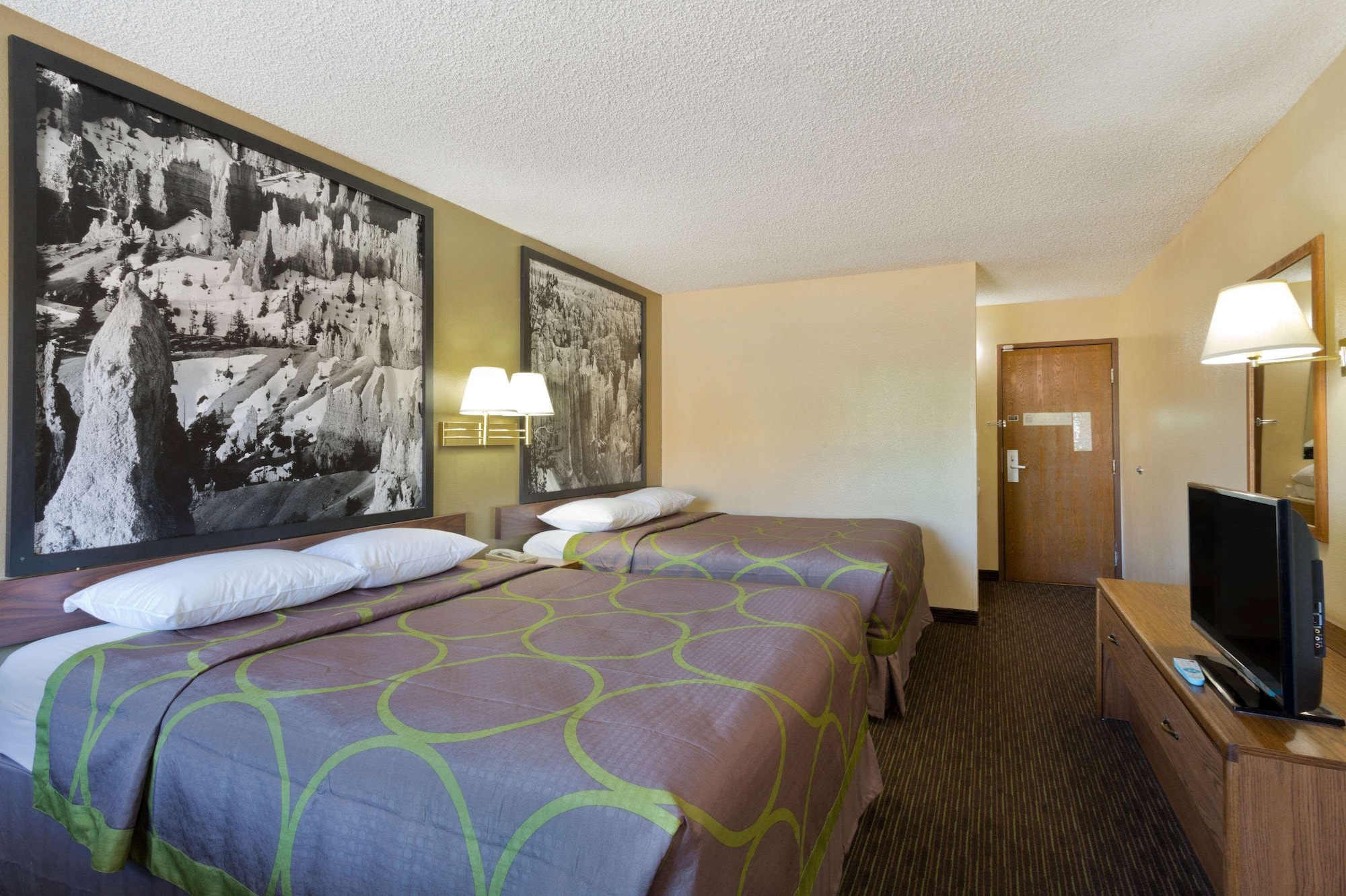 Suite, 2 King Beds, Super 8 by Wyndham Richfield UT 5/7