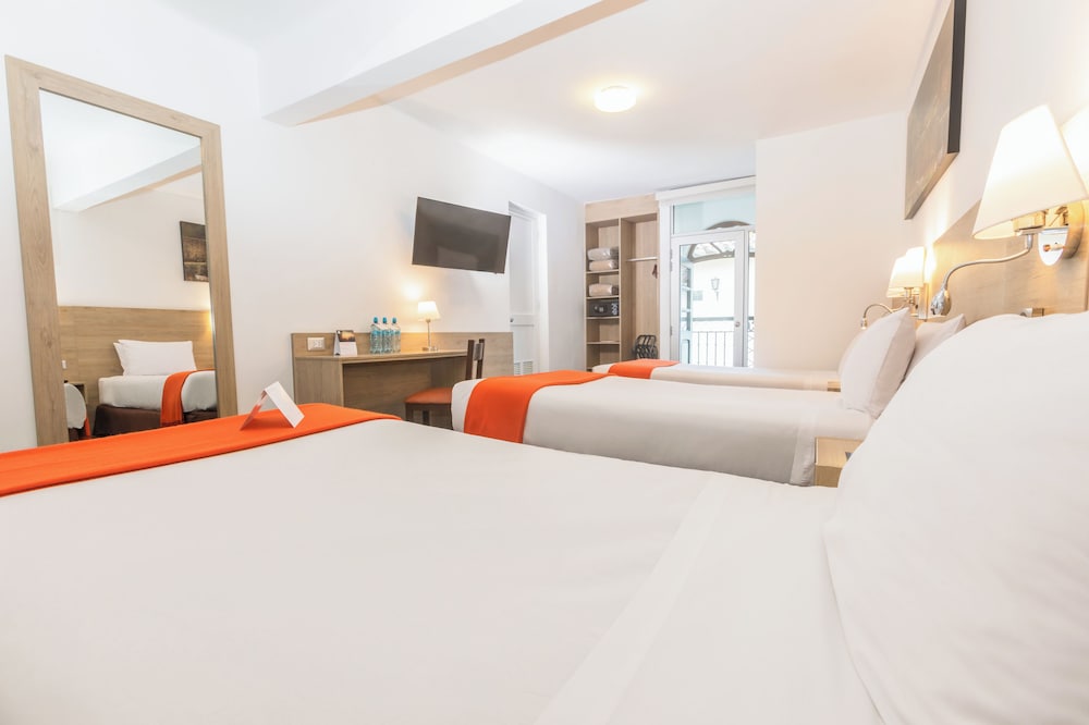 TRADITIONAL, TRIPLE, 3 BEDS, CITY VIEW