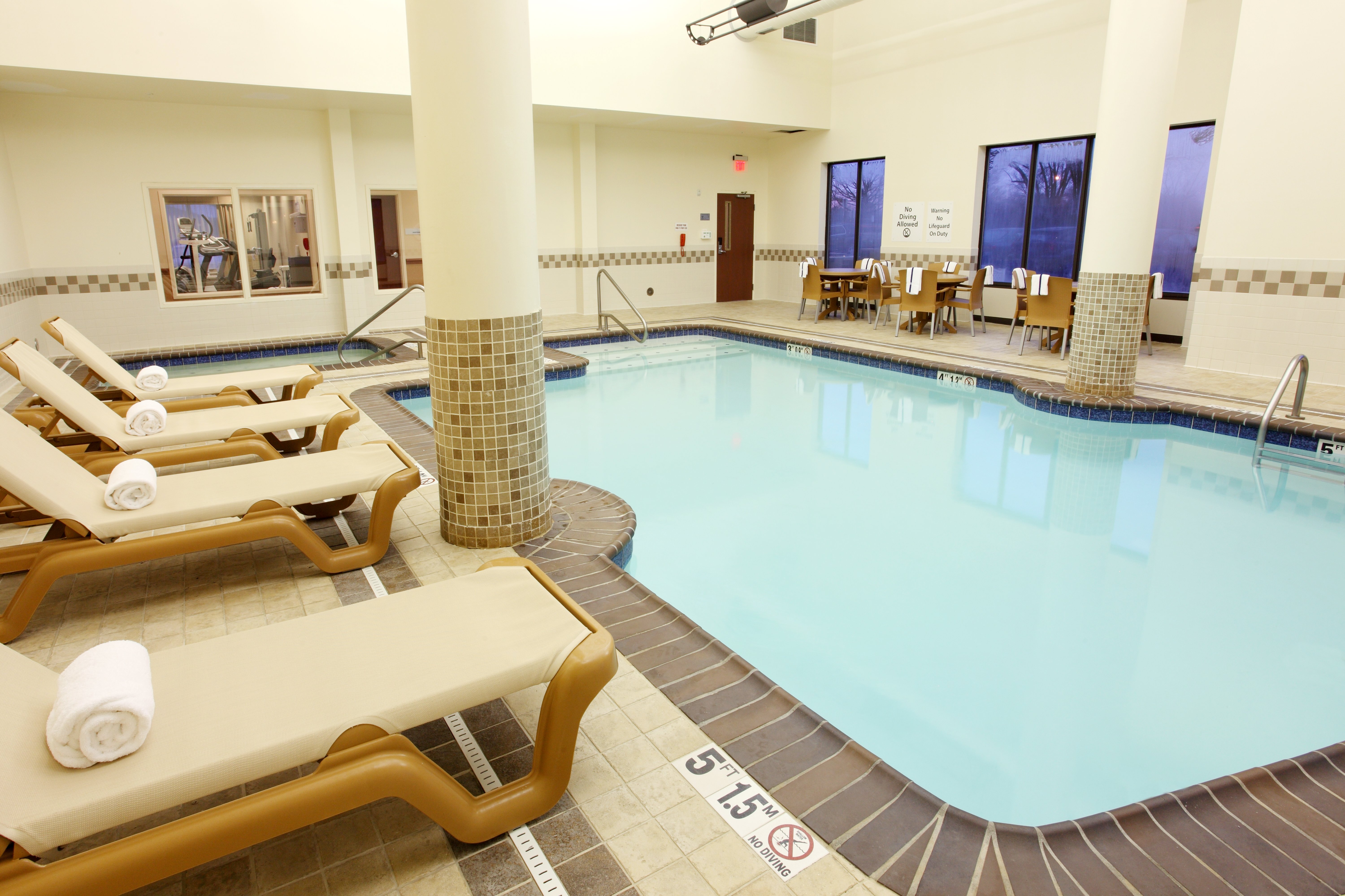 Holiday Inn Express Hotel Suites Columbus Univ Area Osu 33/62