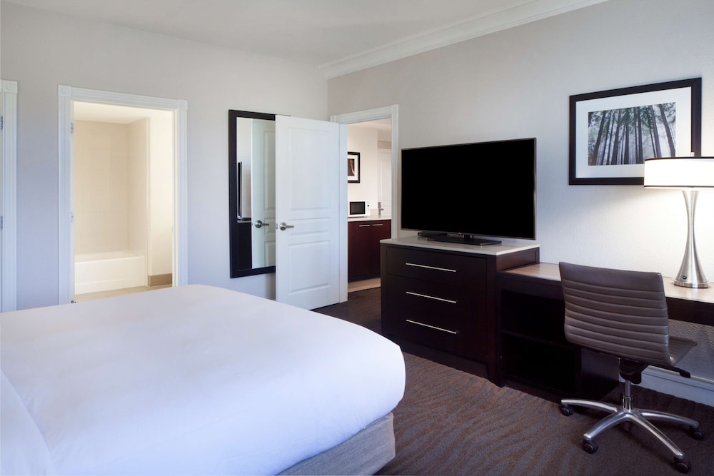 Hilton Santa Cruz/Scotts Valley 23/75