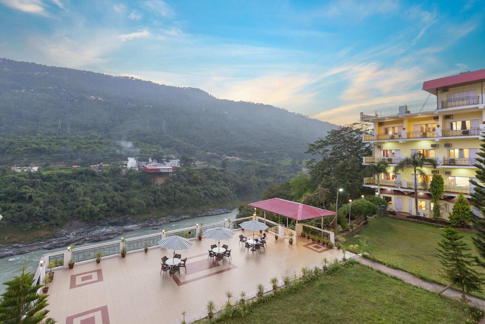 Riverside Resort 38/49