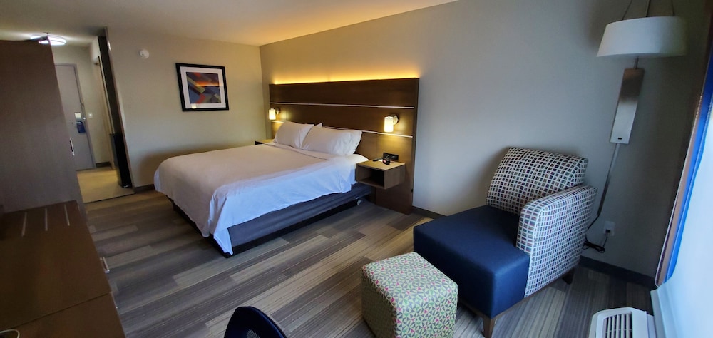 Holiday Inn Express Hotel And Suites Kinston 29/72