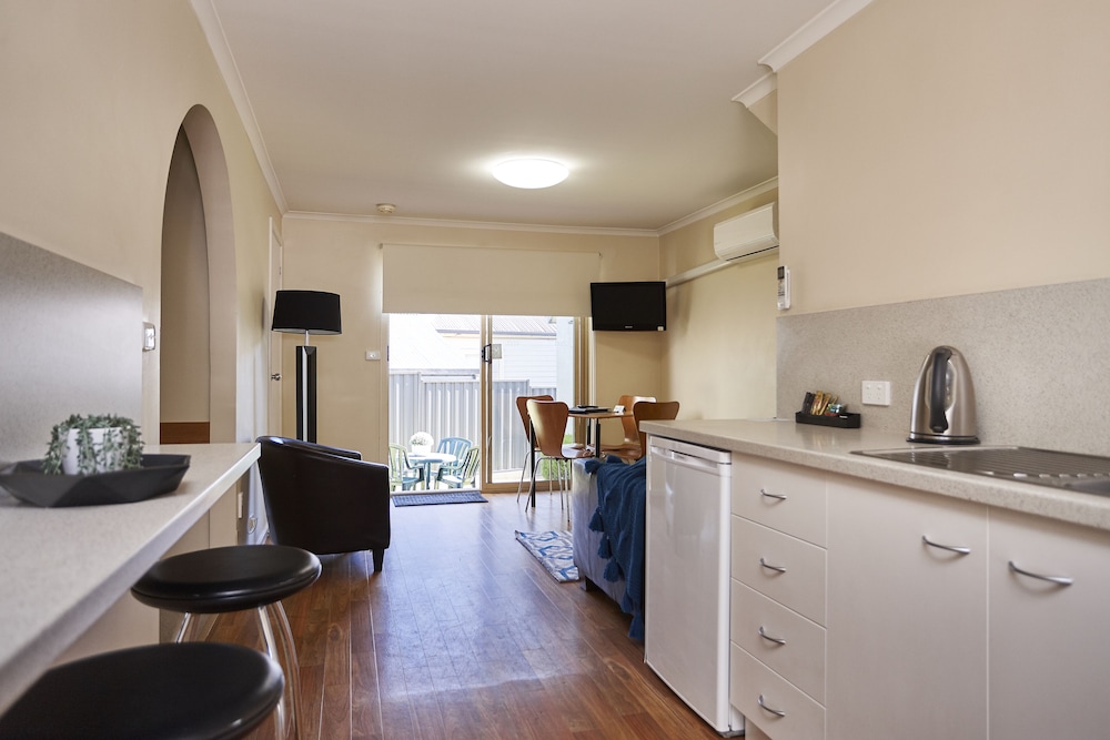 Elphin Motel and Serviced Apartments 23/50