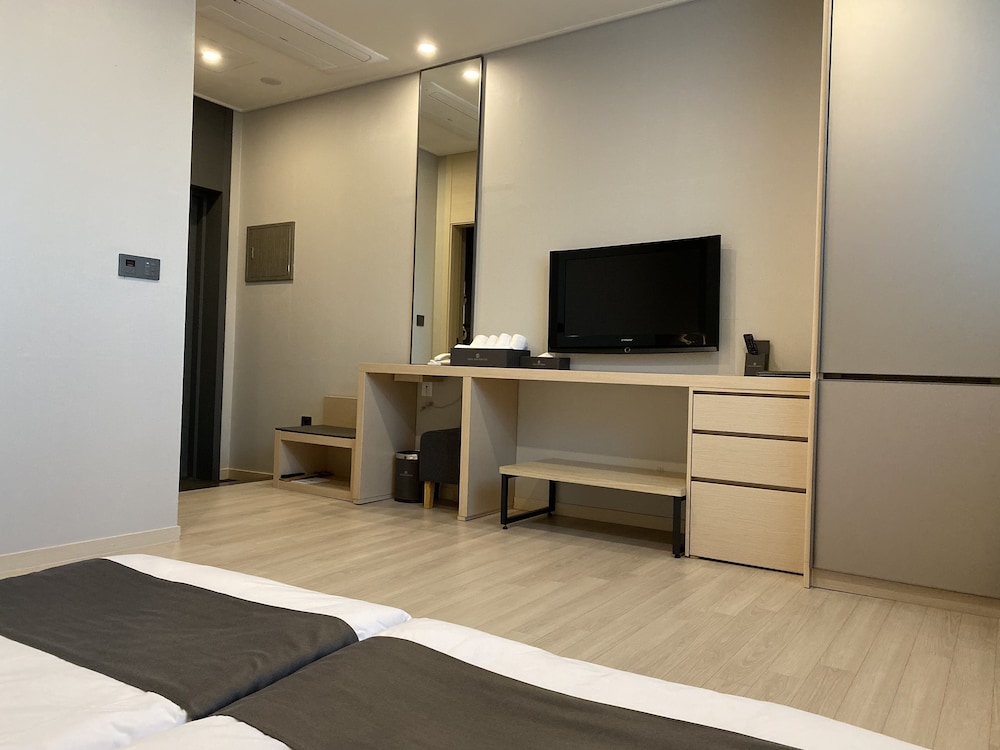 New Donghae Hotel 30/70