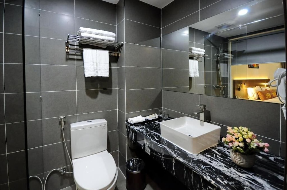 Crown Nguyen Hoang Hotel 55/58