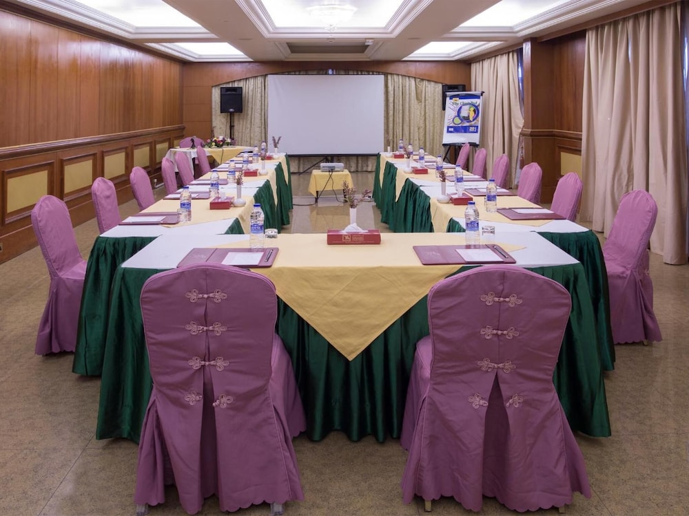 Safeer Plaza Hotel 48/50