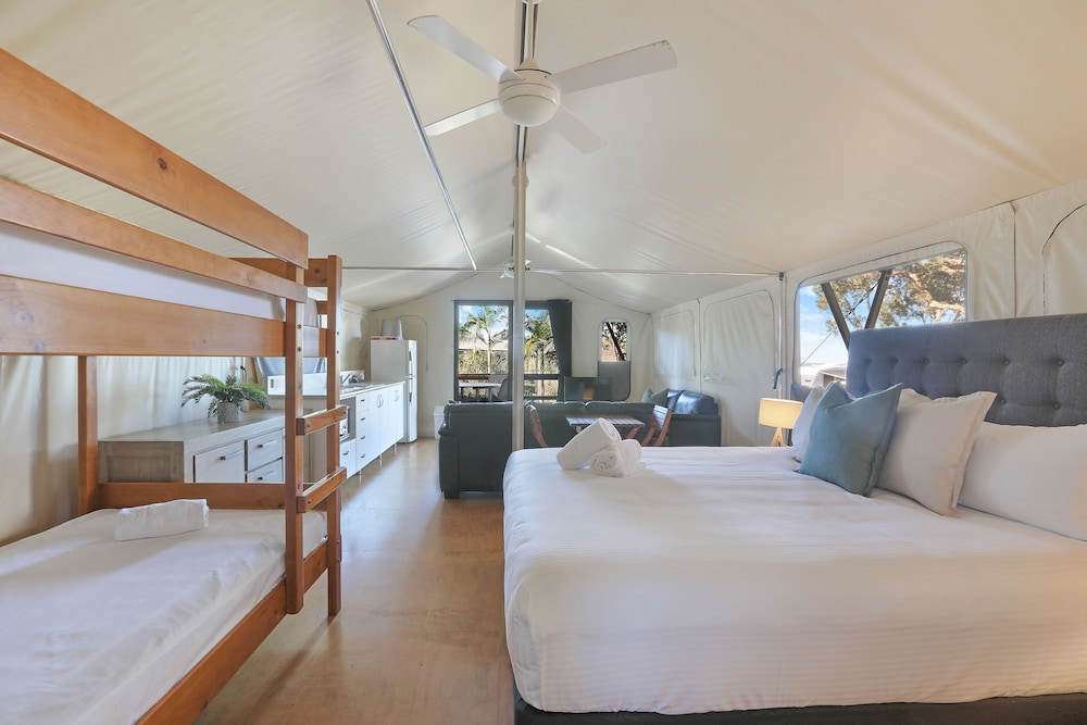Beach, Deluxe, Tent, 1 Queen and 1 Bunk Bed