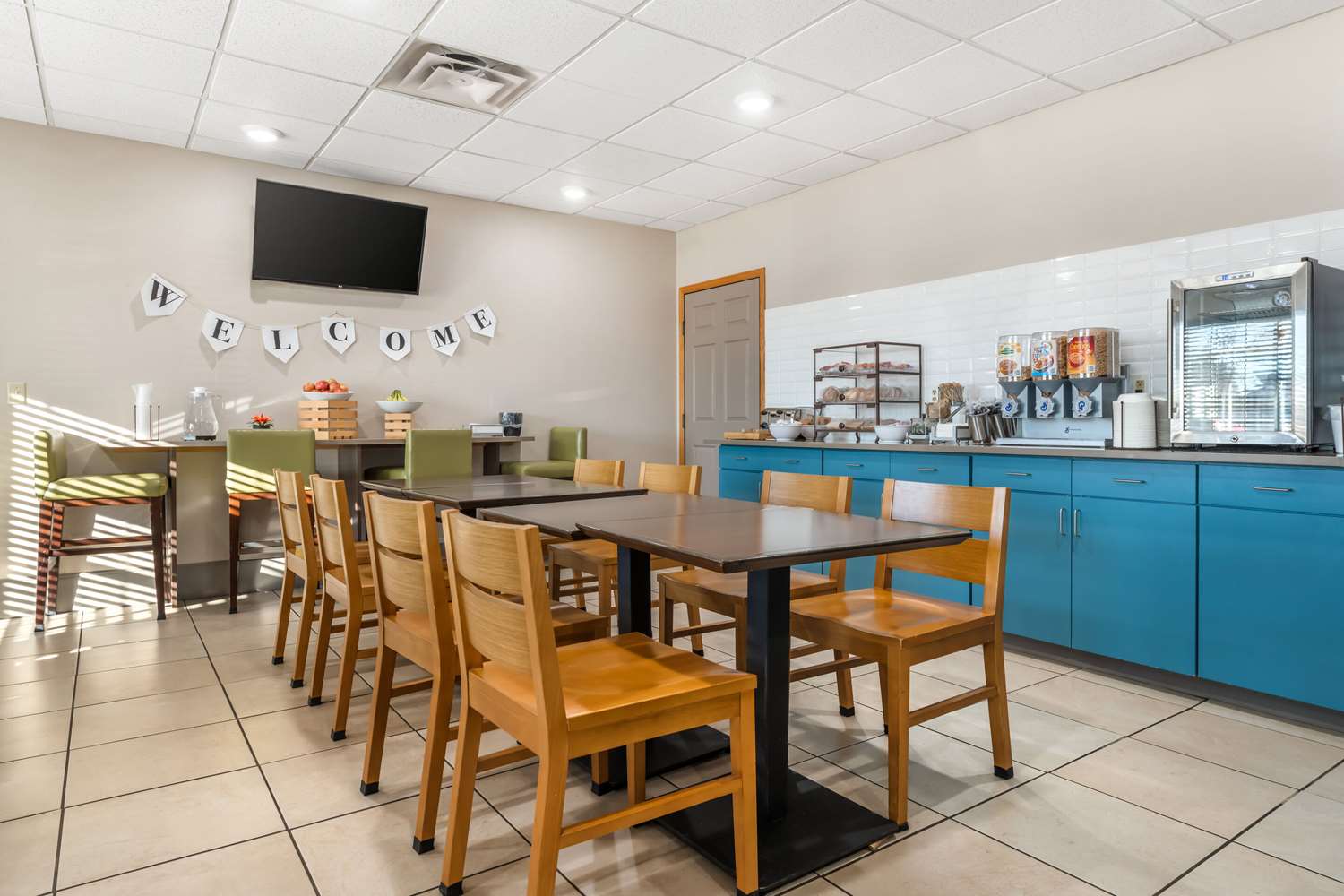 Country Inn & Suites by Radisson, Watertown, SD 15/21