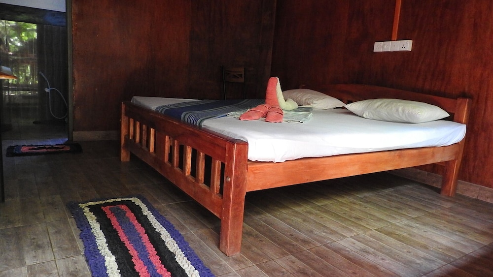 Riverside Cabana Yala 6/50