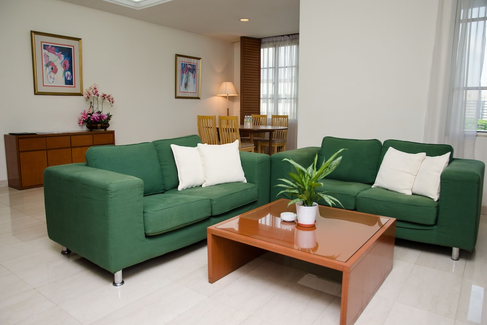 THE MAPLE SUITE 25/50