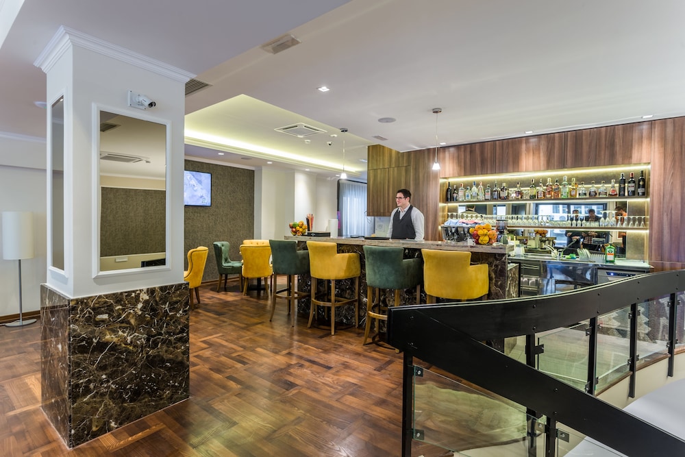 Royal Inn Hotel 31/37