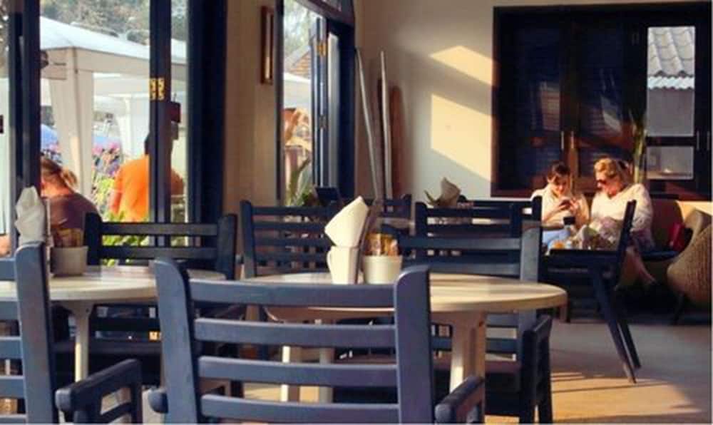 Indigo House Hotel 38/43