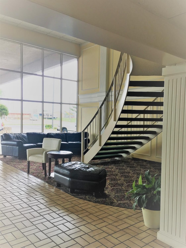 River Valley Inn and Suites 29/42