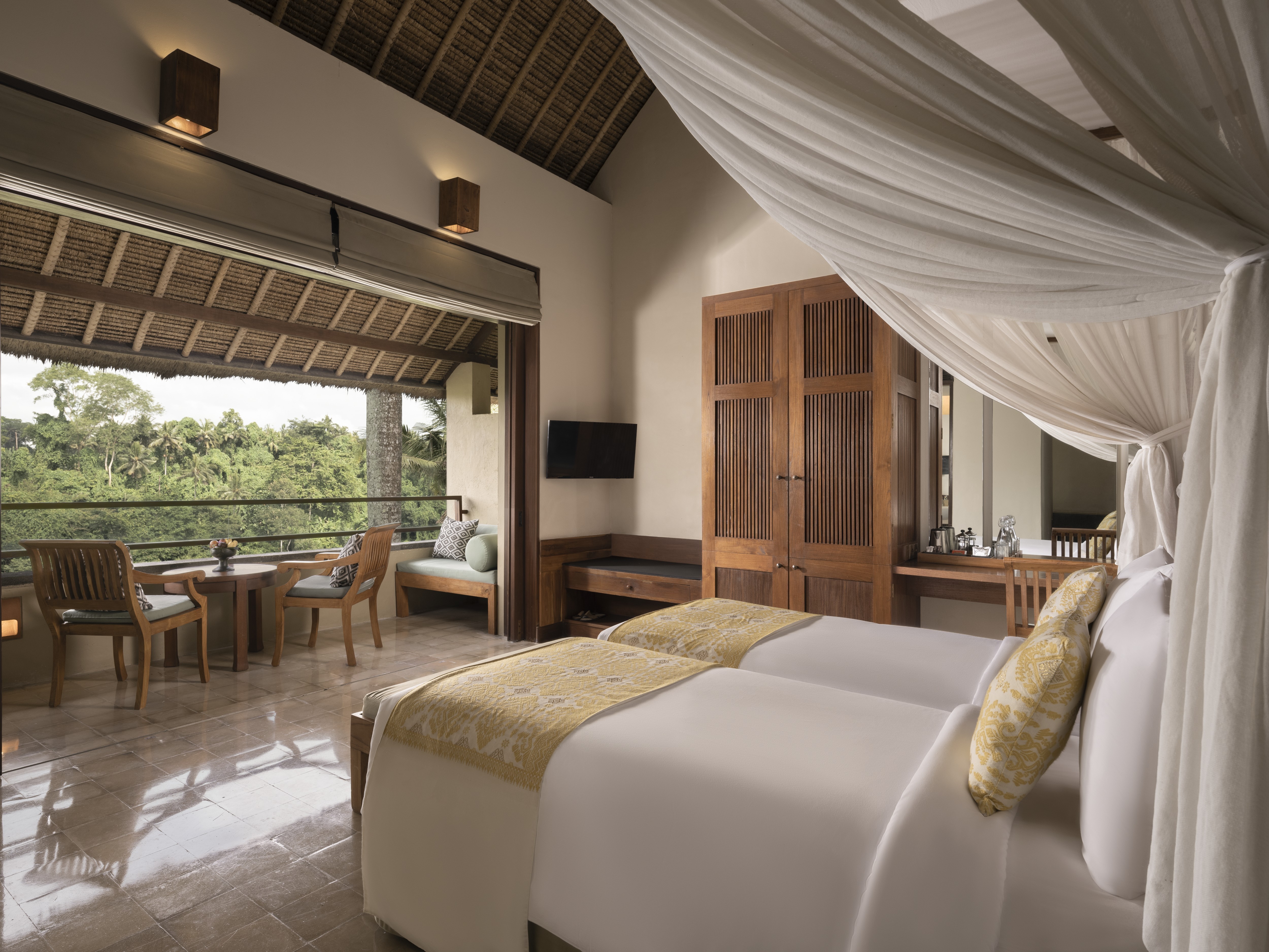 Superior, Twin Beds, Hill Side