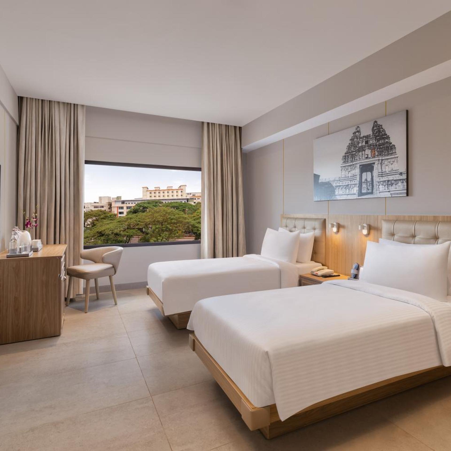 Club, Twin Beds