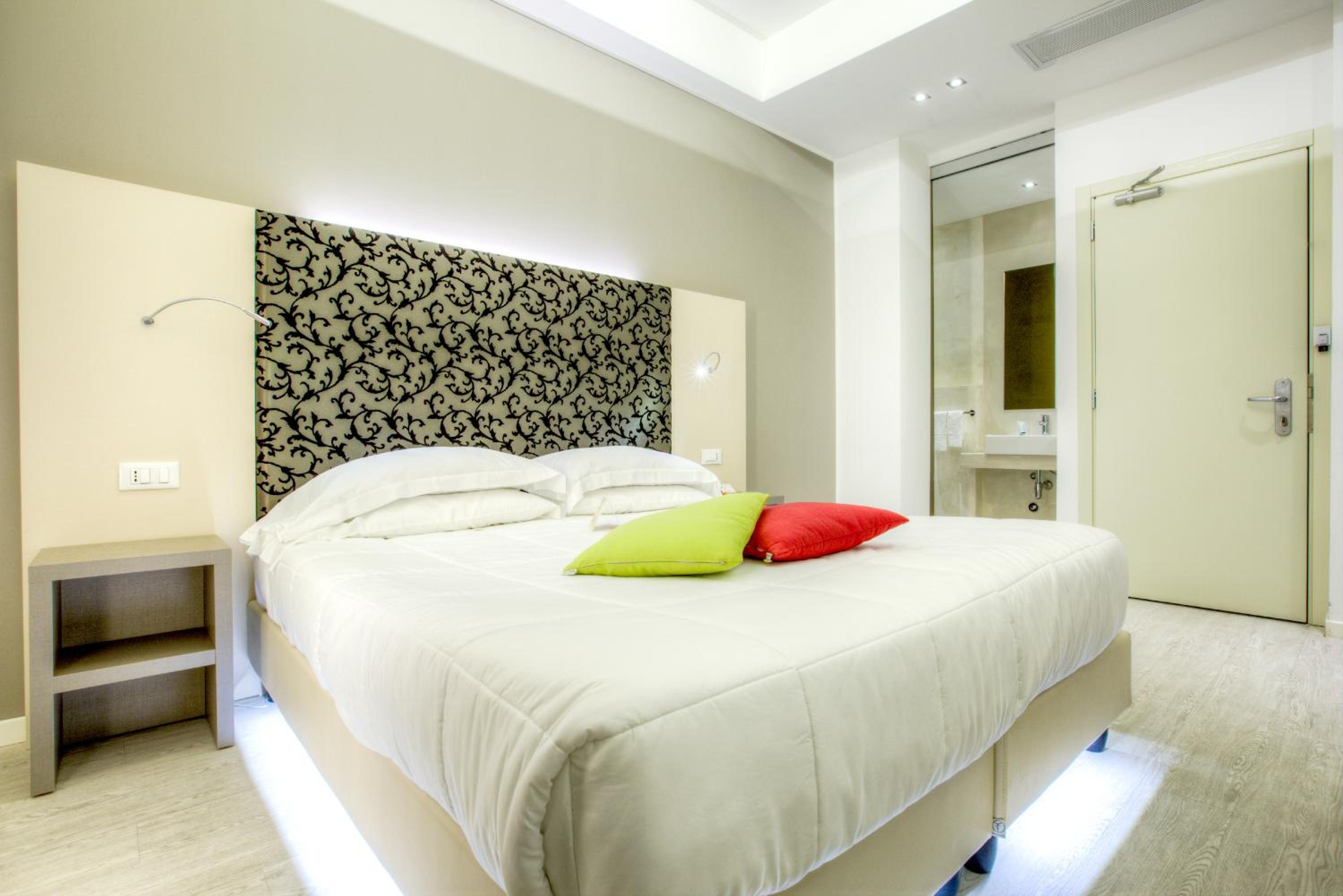 SUPERIOR, DOUBLE OR TWIN BED