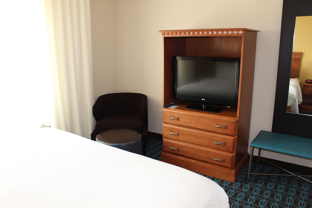 Fairfield Inn Suites Kansas City Liberty 9/40