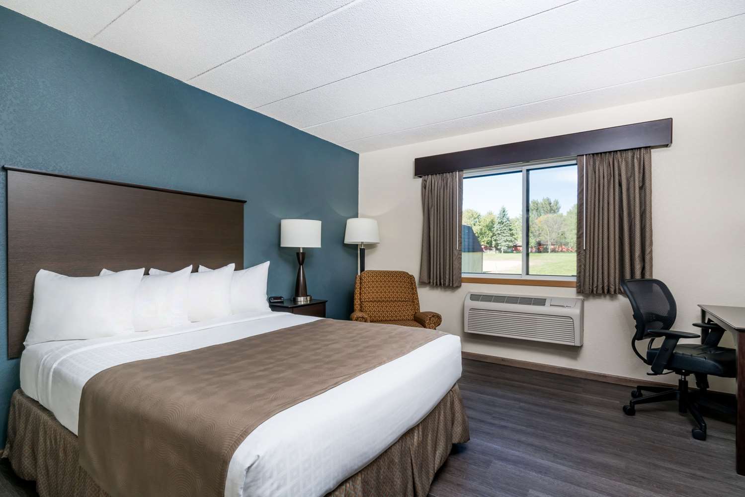 Baymont By Wyndham Owatonna 12/59