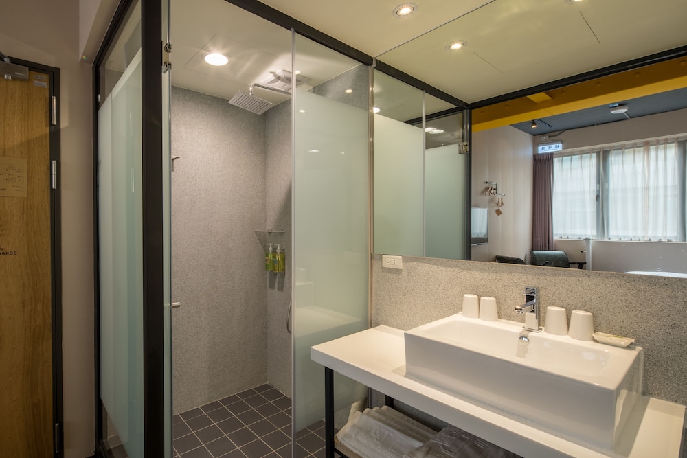 Cho Hotel 48/49