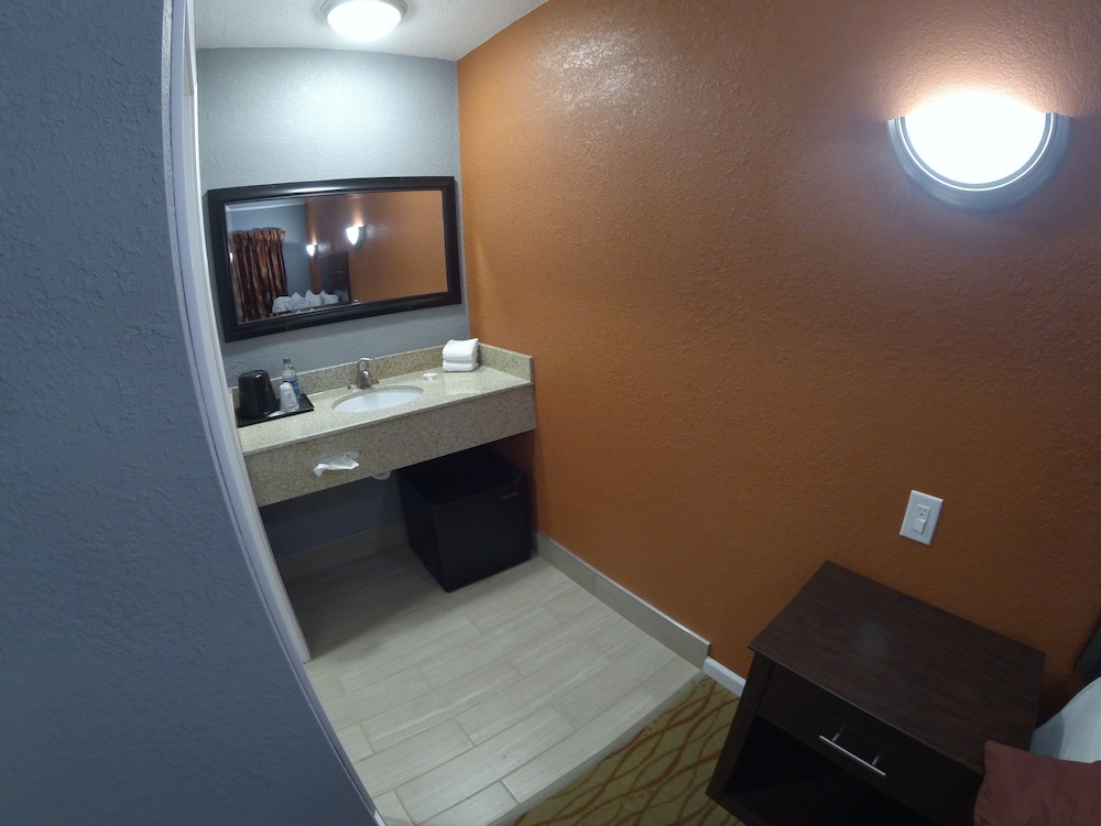 Cozy Rest Motel 28/39