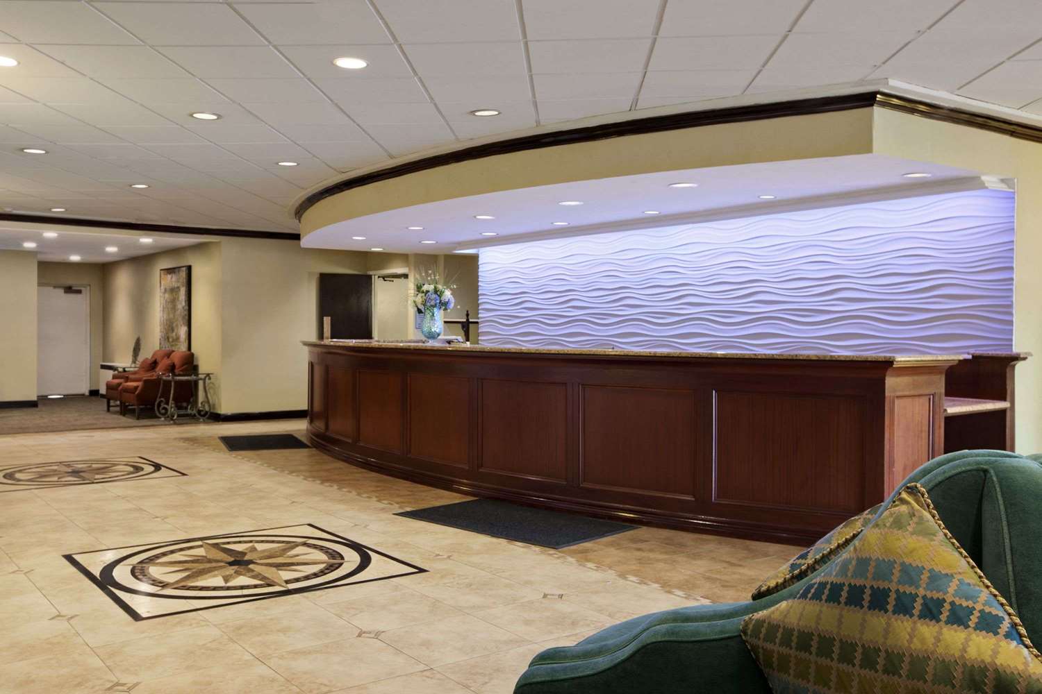 Holiday Inn Long Island - Islip Arpt East 2/46
