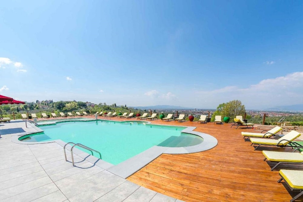 VILLA TOLOMEI HOTEL AND RESORT 66/71