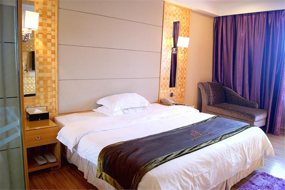 Royal Prince Hotel 12/35