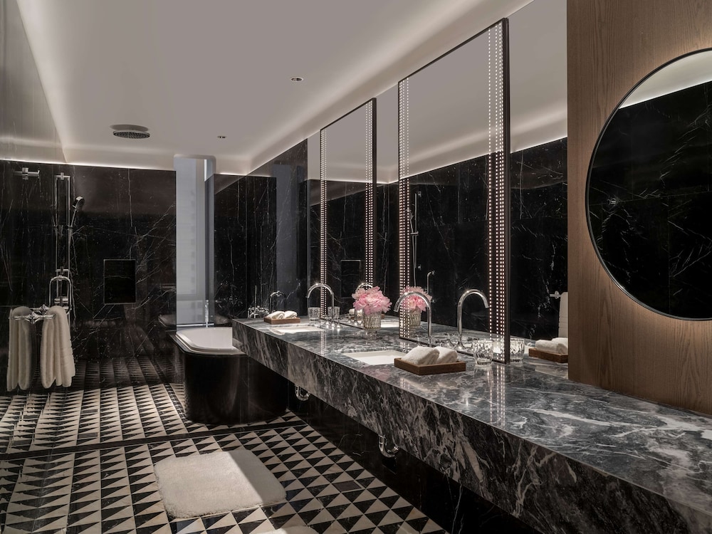Conrad Urumqi 23/43