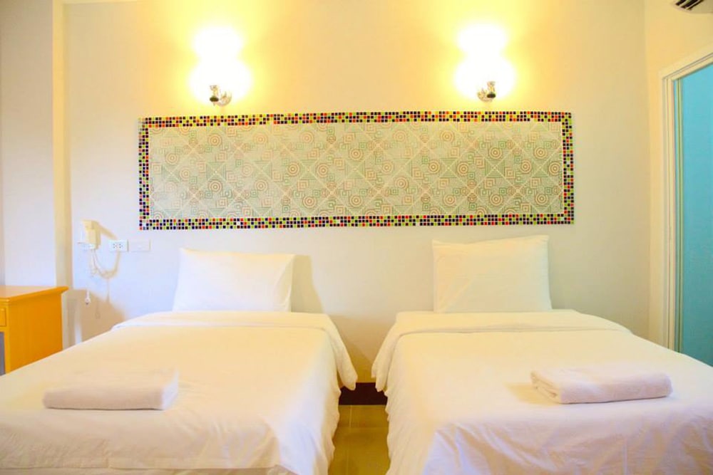 DELUXE, TWIN BEDS