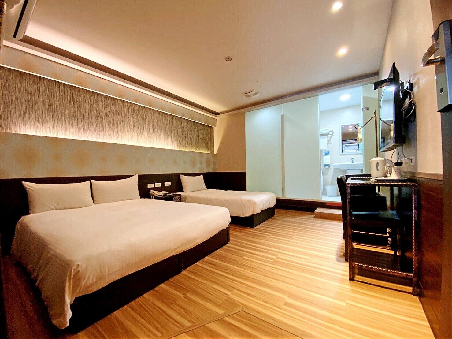 ROOM, TRIPLE