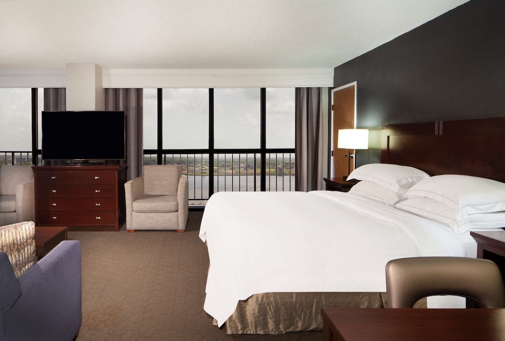 Compass Hotel Nassau Bay 13/65