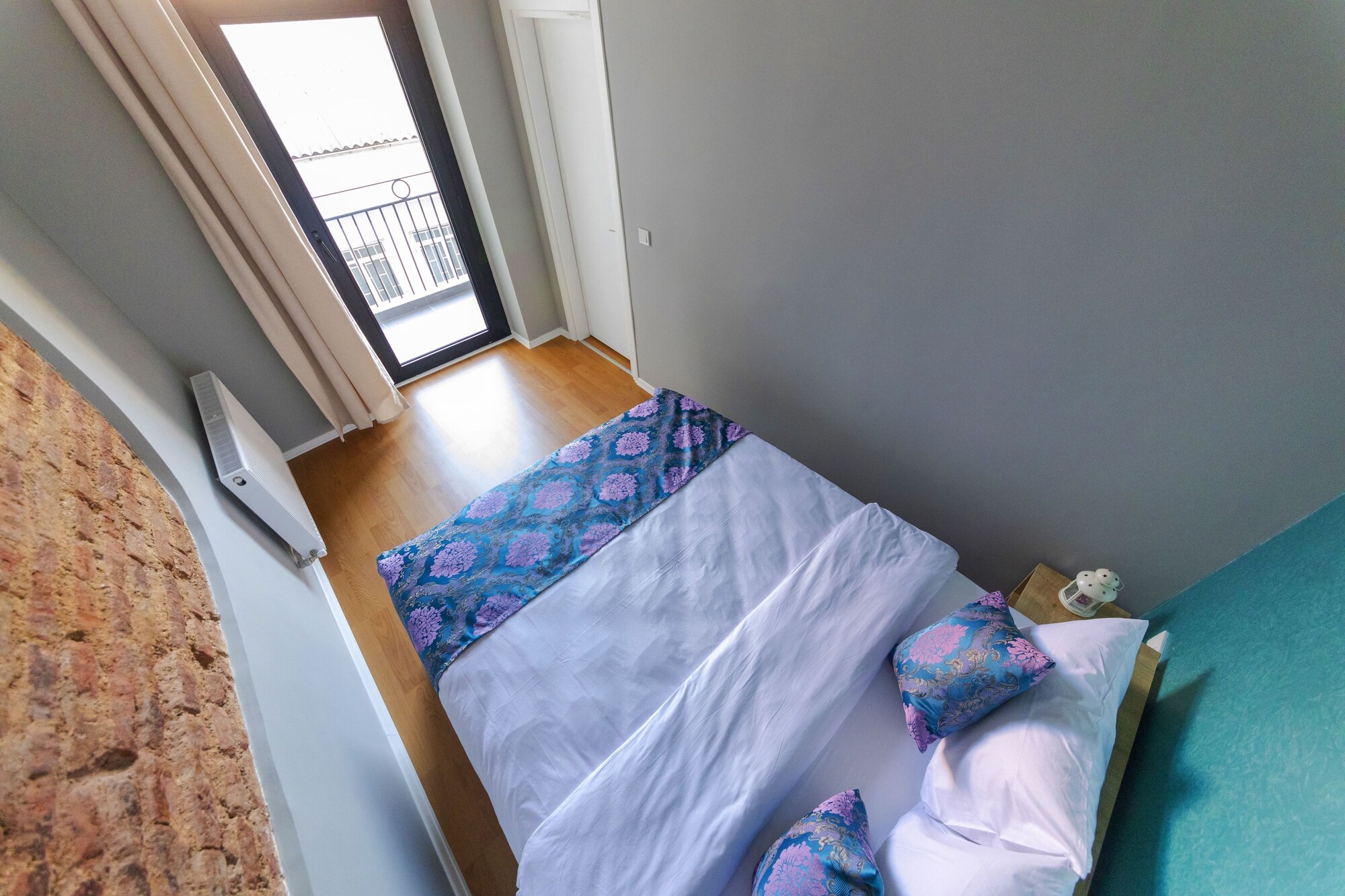 2 BEDROOMS, SUITE