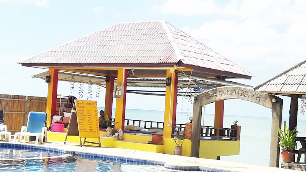 Lanta New Beach Bungalows 4/50