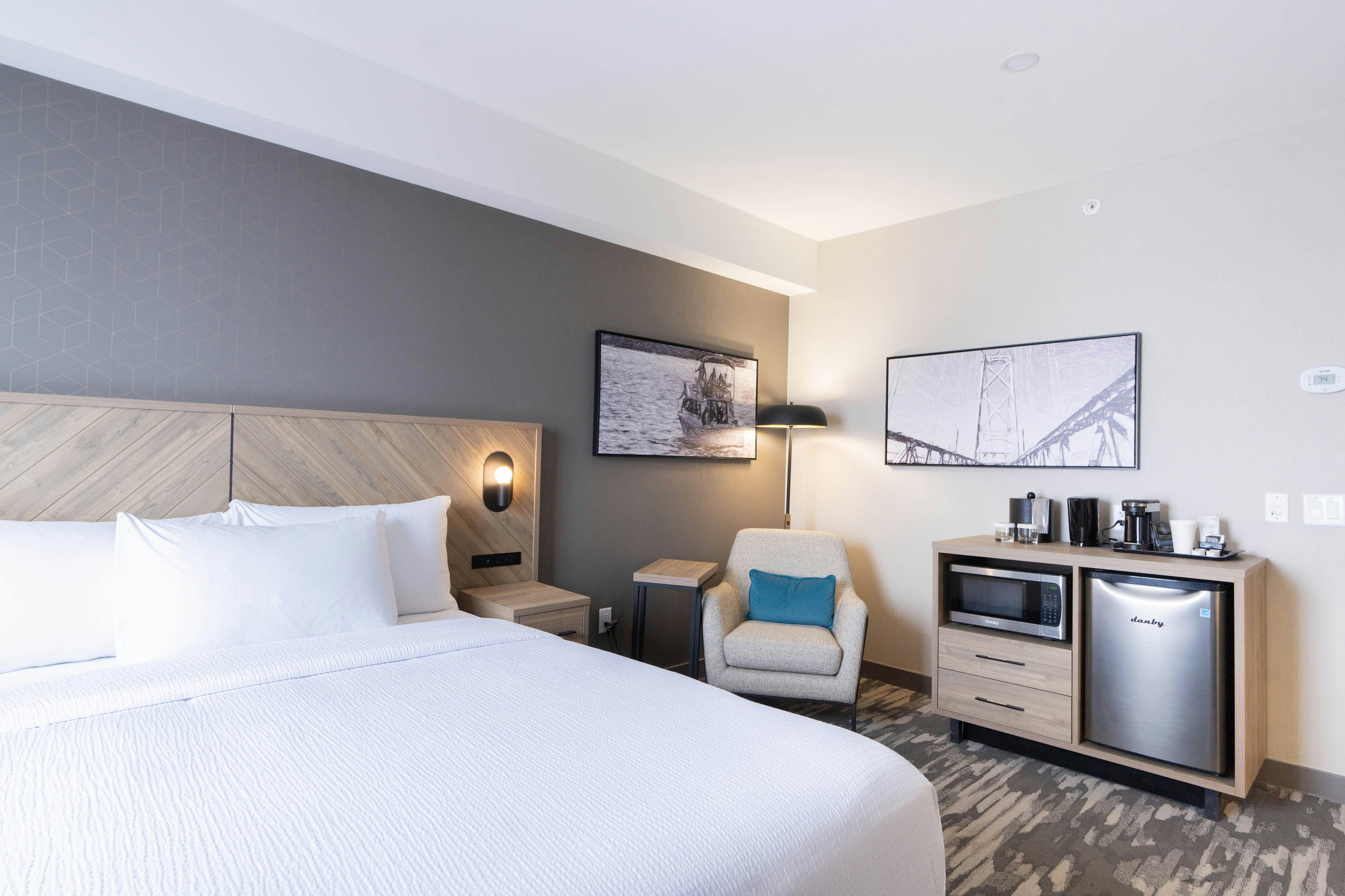 Room, Queen Bed, Accessible