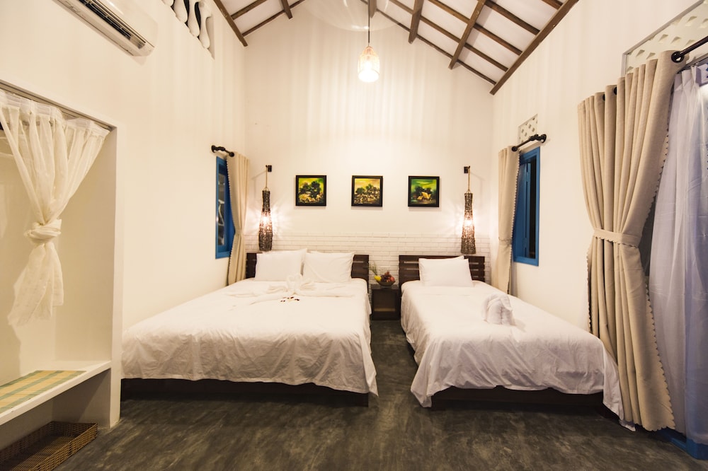 Cashew Tree Bungalow 17/65