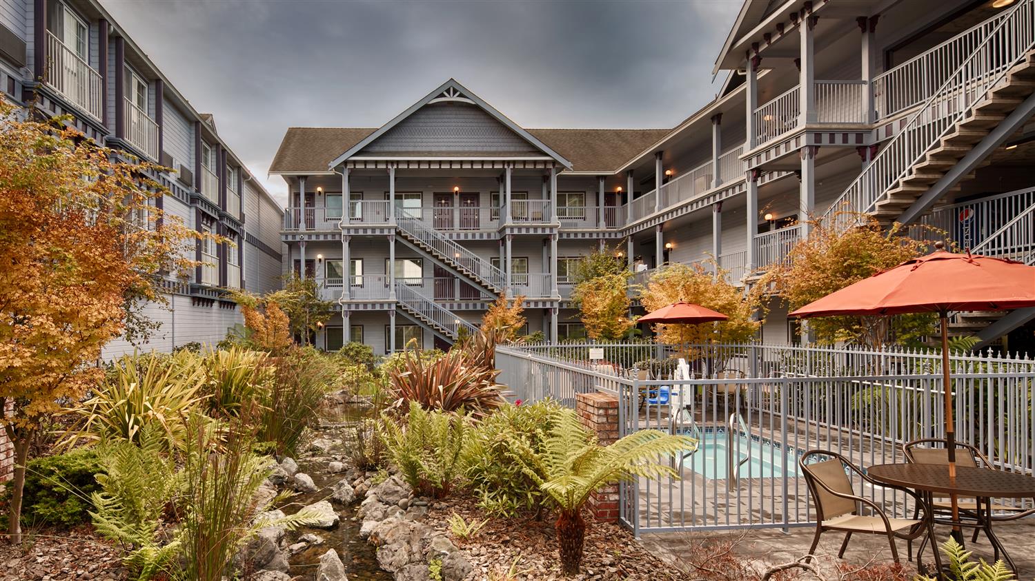 Best Western Plus Bayshore Inn 17/17
